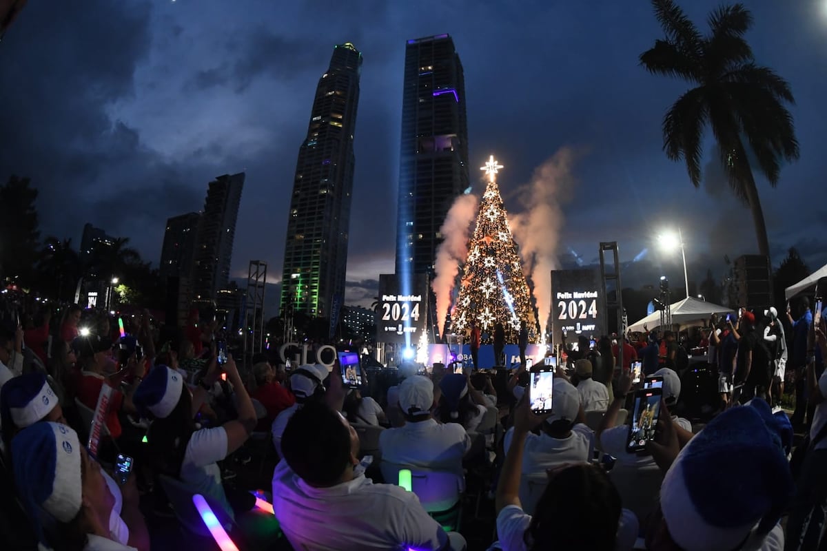 ‘Es oficial’ La Navidad aterriza en la City con el ‘Chacalde’ Mayer encendiendo la fiesta
