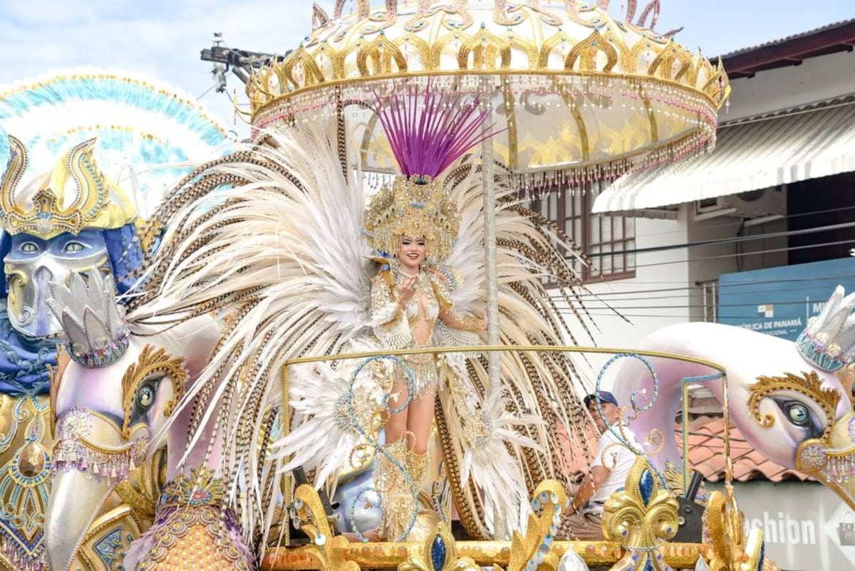 Esmeraldas y alas: la contienda de Calle Abajo y Calle Arriba en los culecos del domingo de Carnaval