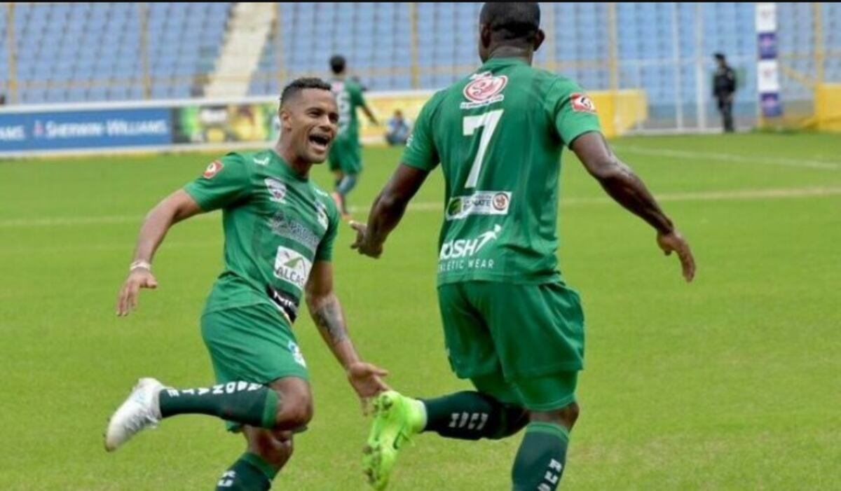 Armando Polo hizo la heroica en el fútbol de El Salvador
