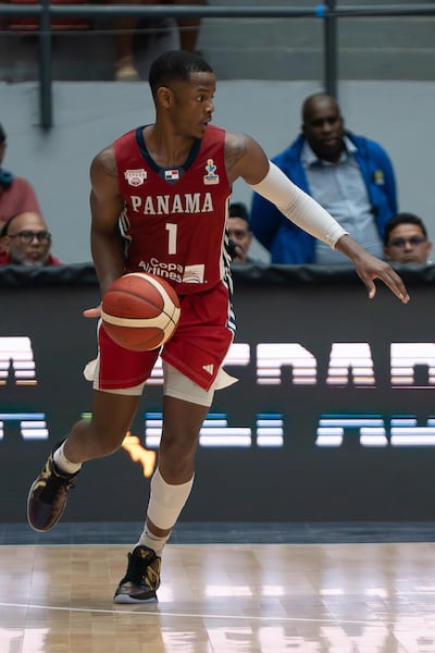 Iverson Molinar: Entre pañales y partidos, la nueva etapa del armador panameño