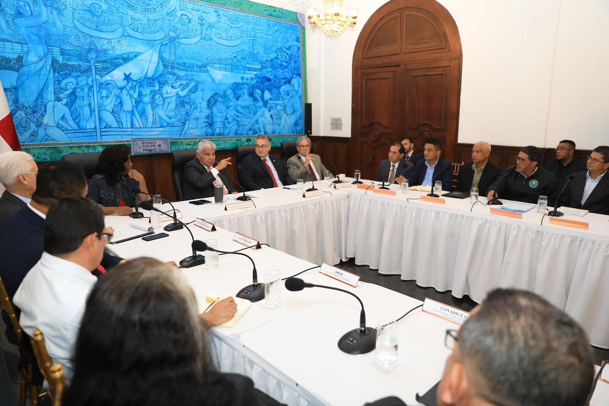 Presidente Mulino se reúne con gremios docentes para enfrentar la crisis de la CSS