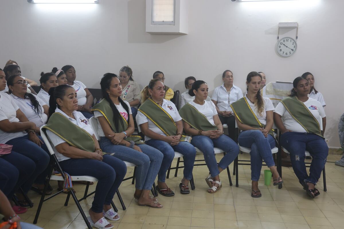 Monseñor Ulloa lava los pies a privadas de libertad en emotiva ceremonia de Jueves Santo