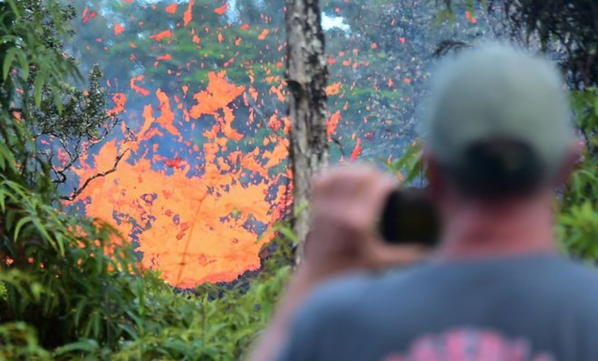 ¡IMPACTANTES IMÁGENES! Volcán hace fisura en Hawái y se devora casas