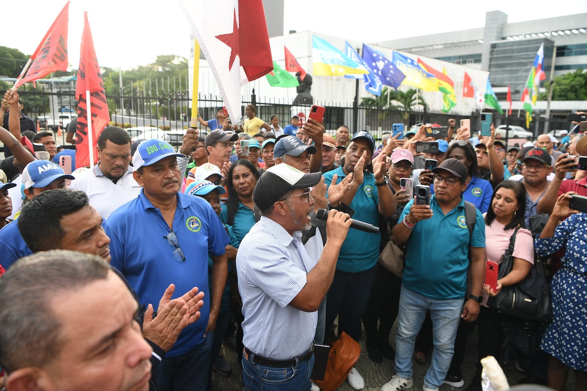 Corte Suprema rechaza amparo de maestros contra retención de salarios
