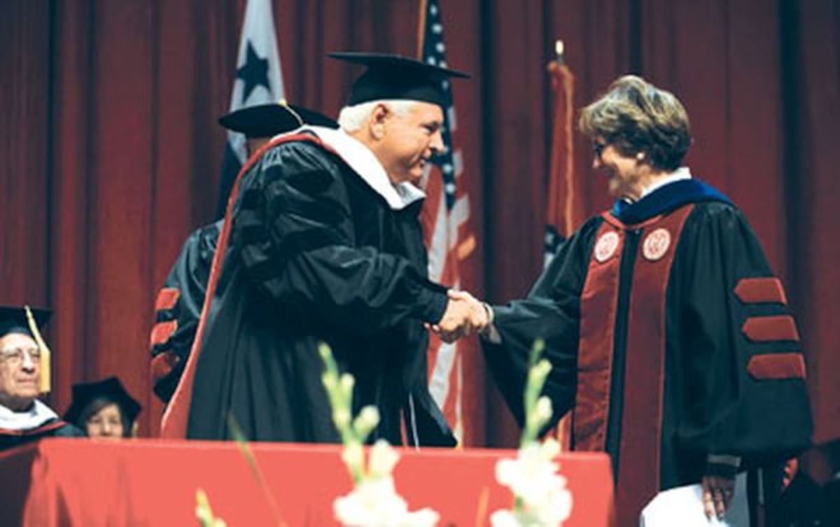 Repudian relación de Martinelli con Universidad de Arkanzas