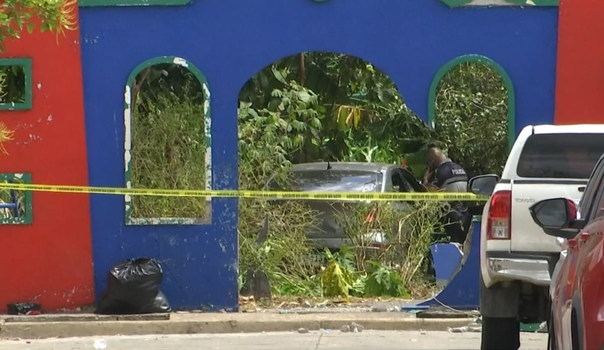 Por chifear las balas, carro termina en parque infantil en Teremar; hay un muerto