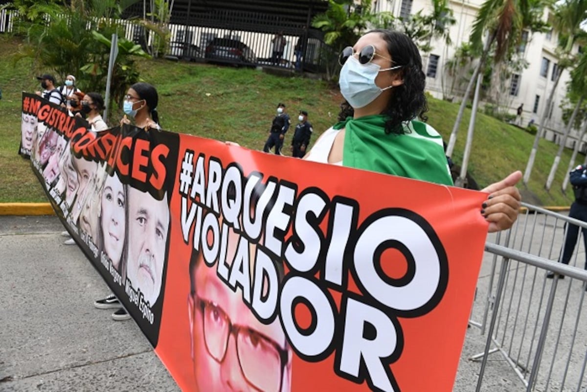 Las pailas no dejaban de sonar. Ciudadanos protagonizaron este sábado una protesta tras fallo de no culpabilidad en caso de Arquesio Arias