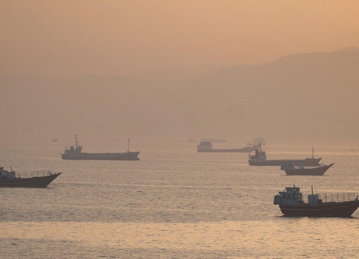 Irán cierra Ormuz y amenaza con disparar contra barcos que intenten cruzar