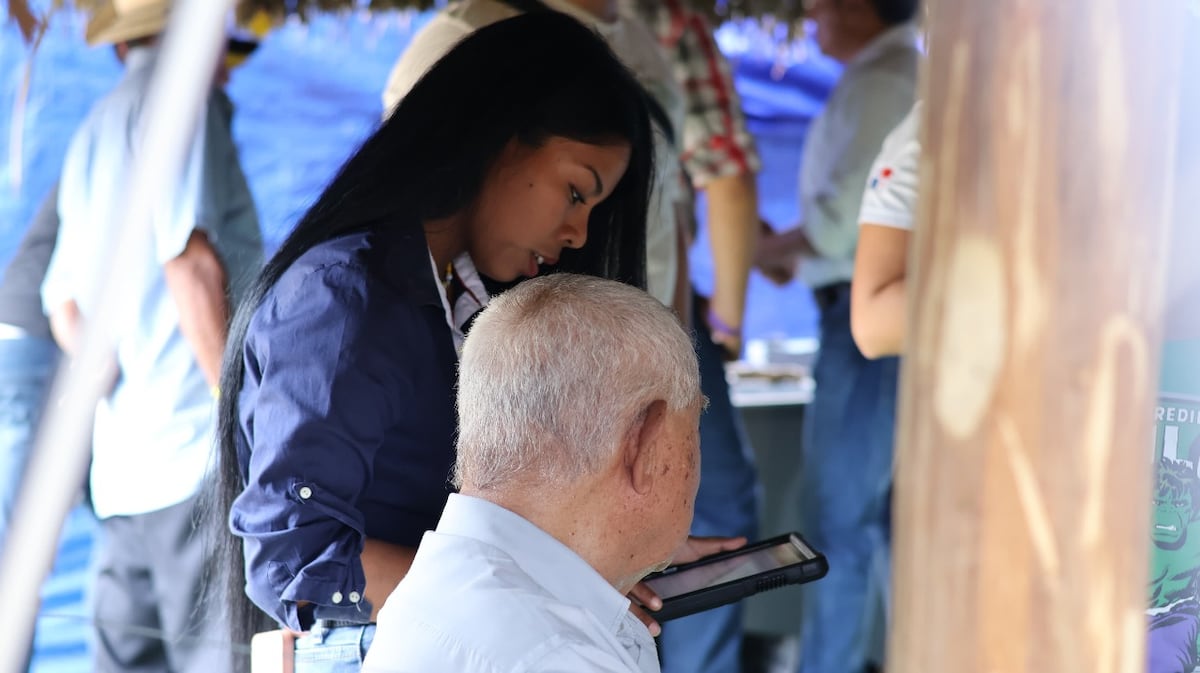 Cobre Conecta fomenta el diálogo abierto con las comunidades durante su participación en la Feria de la Naranja