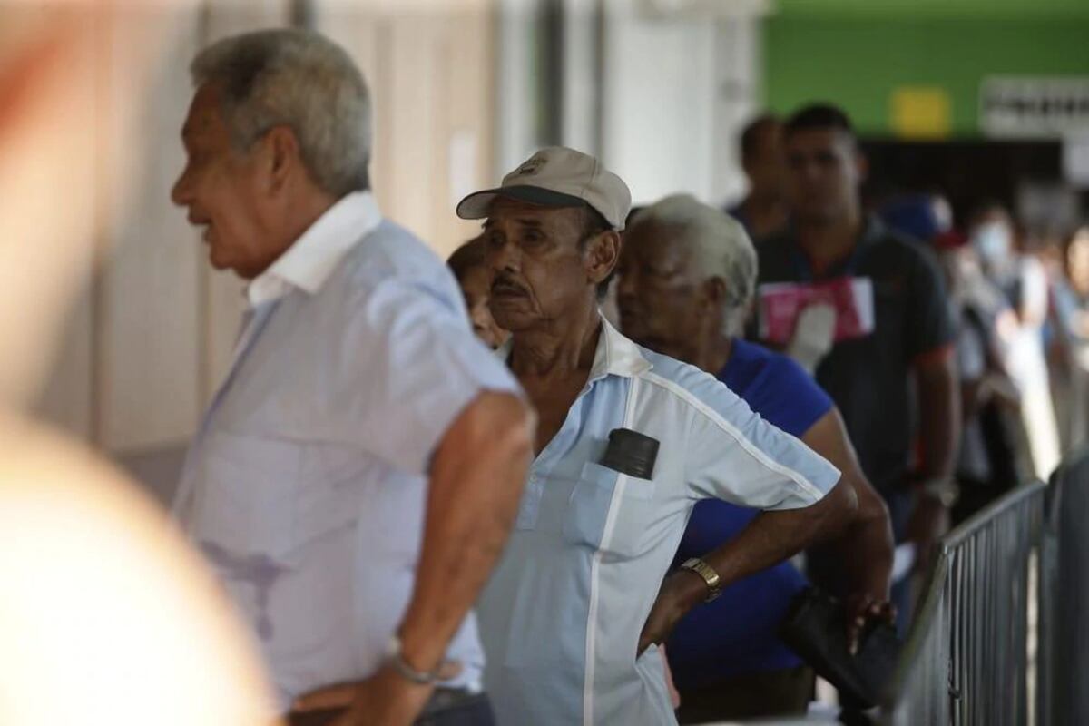 La cosa está peluda. El Seguro solo tiene plata para pagar las pensiones de los jubilados por los próximos 18  meses