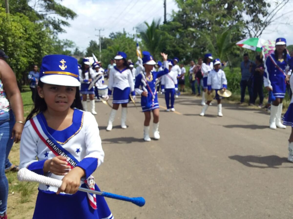 En Chepo protestan creativa y patrióticamente contra la violencia