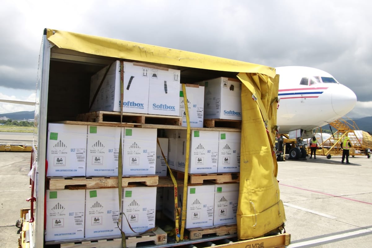 Llegó el lote 34 de Pfizer. Más de 375 mil dosis de la vacuna contra la covid-19