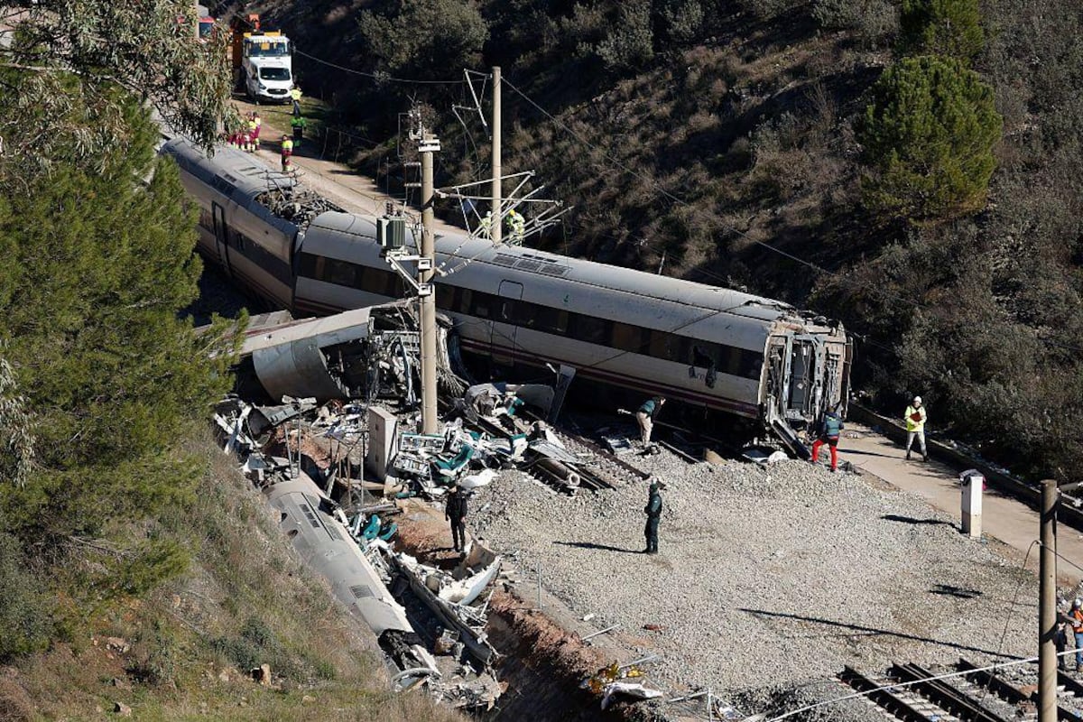 Sube a 41 el número de fallecidos en el choque de dos trenes en el sur de España