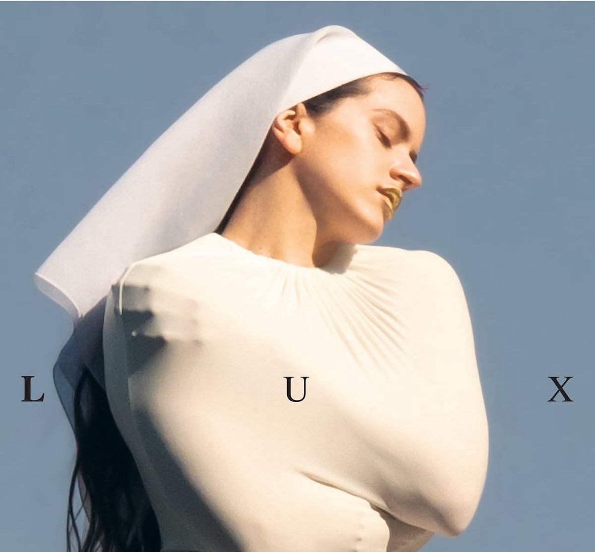 El nuevo ‘look’ estilo Jesucristo y álbum de Rosalía con una corona dorada causan controversia