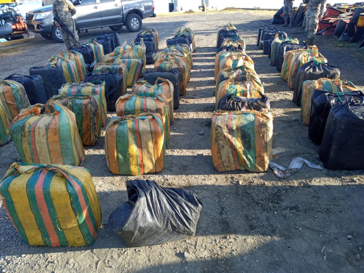 Senan interrumpe el desplazamiento de una lancha semisumergible con presunta sustancia ilícita