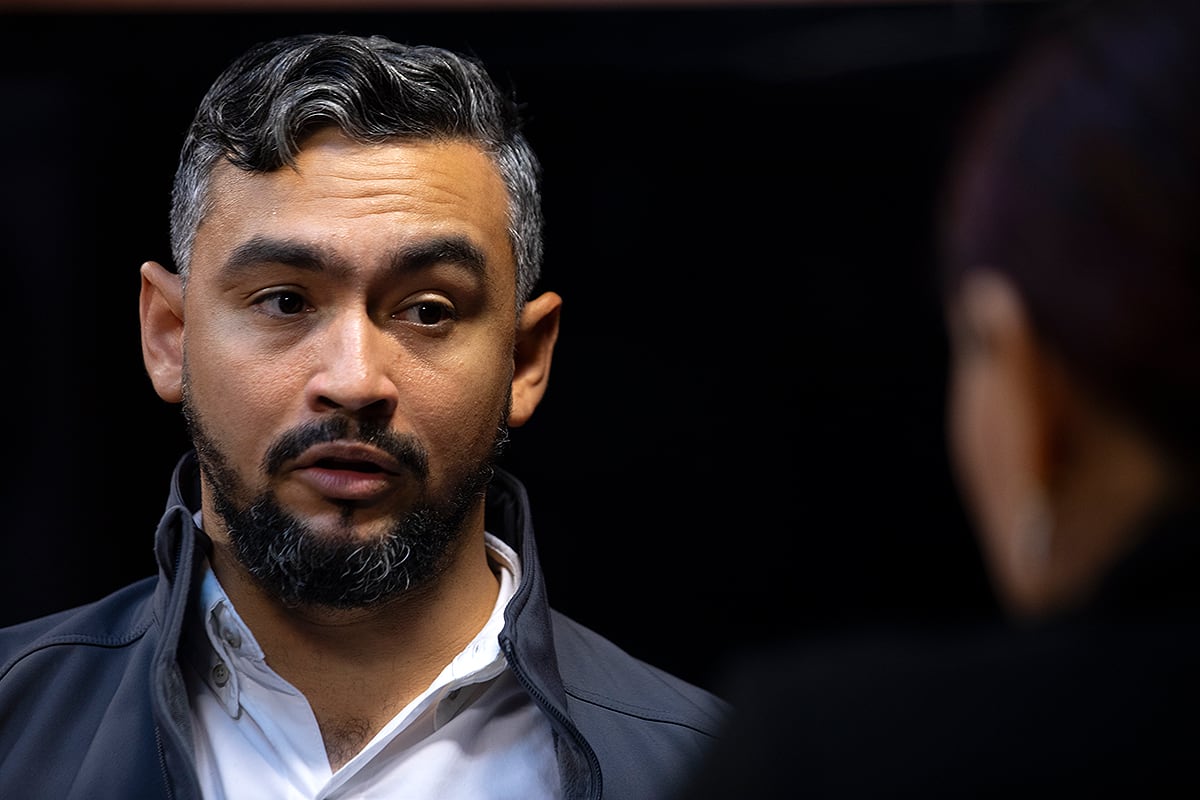 Adiós a las filas: Diputado propone matrícula escolar por celular