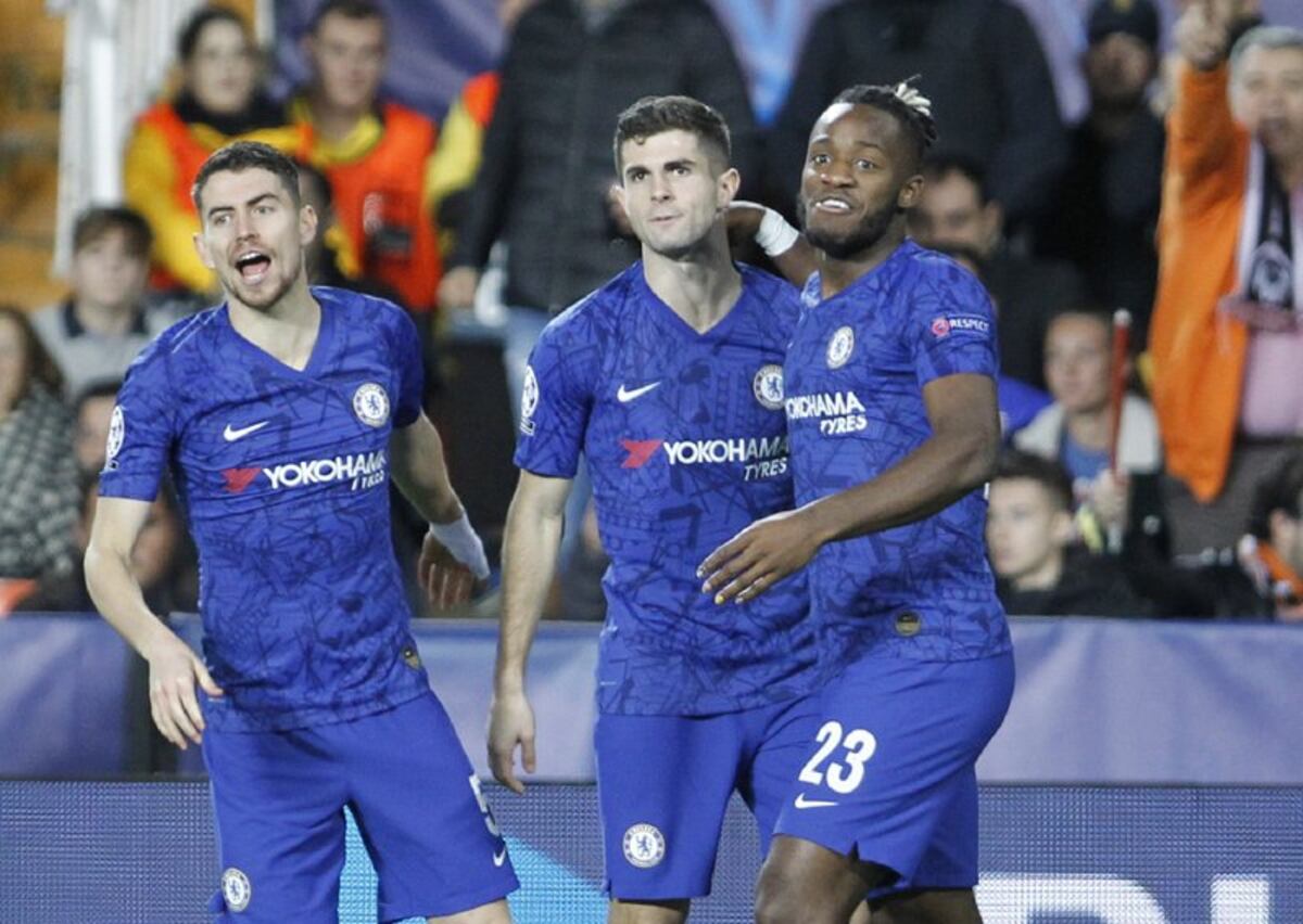 Messi lleva al Barcelona a los octavos de final