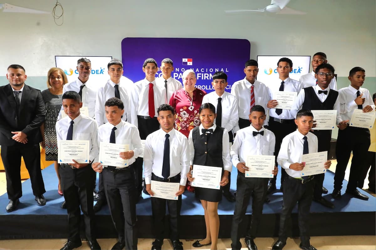 Jóvenes del CEFODEA se gradúan y le dan la vuelta a su historia