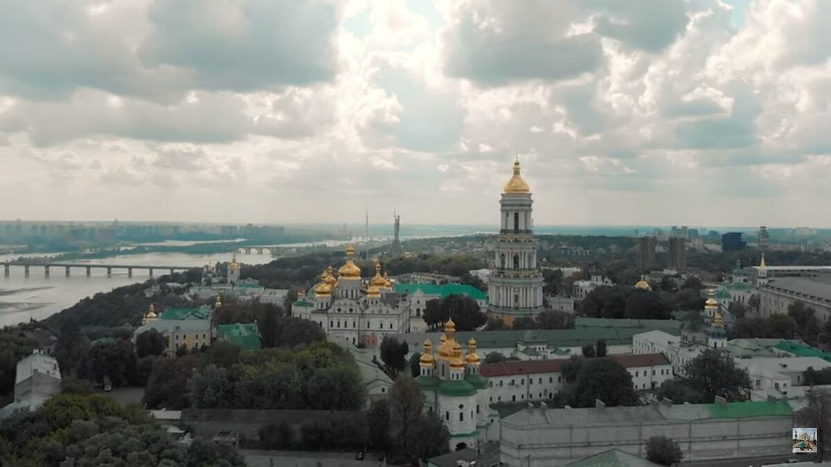 Rusia condena expulsión de Iglesia Ortodoxa Ucraniana de su principal sede