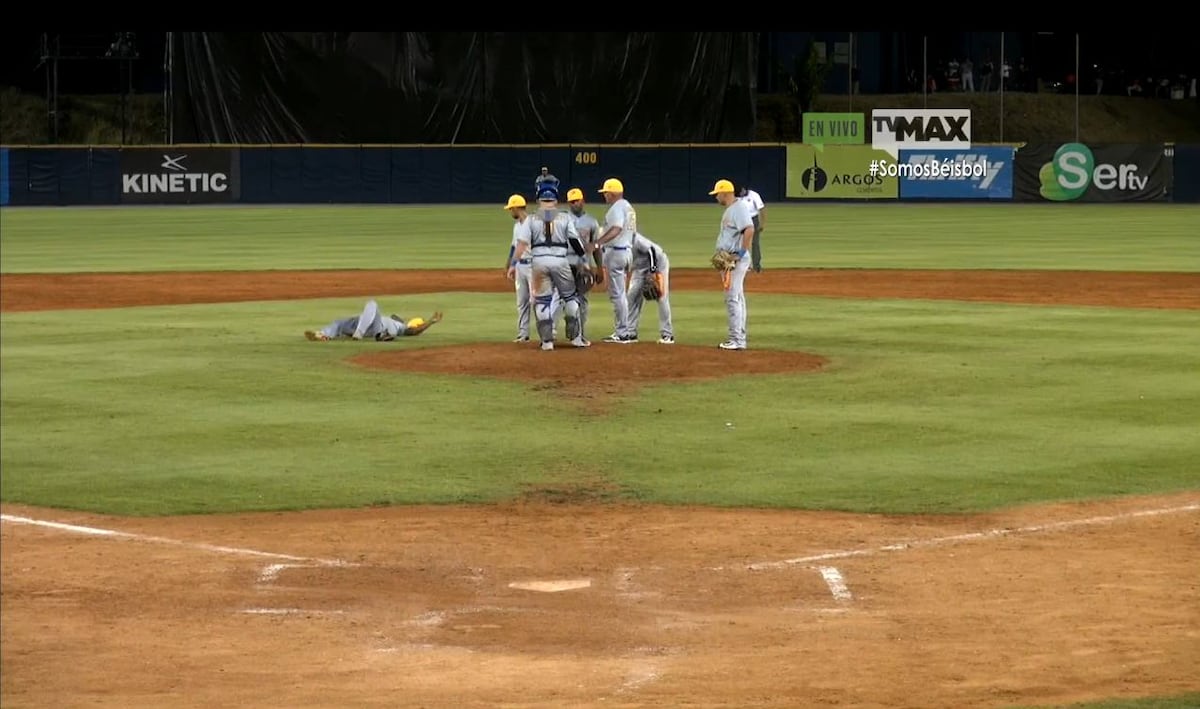 ¡QUÉ SUSTO! Jugador de Herrera se desploma en partido con Bocas del Toro