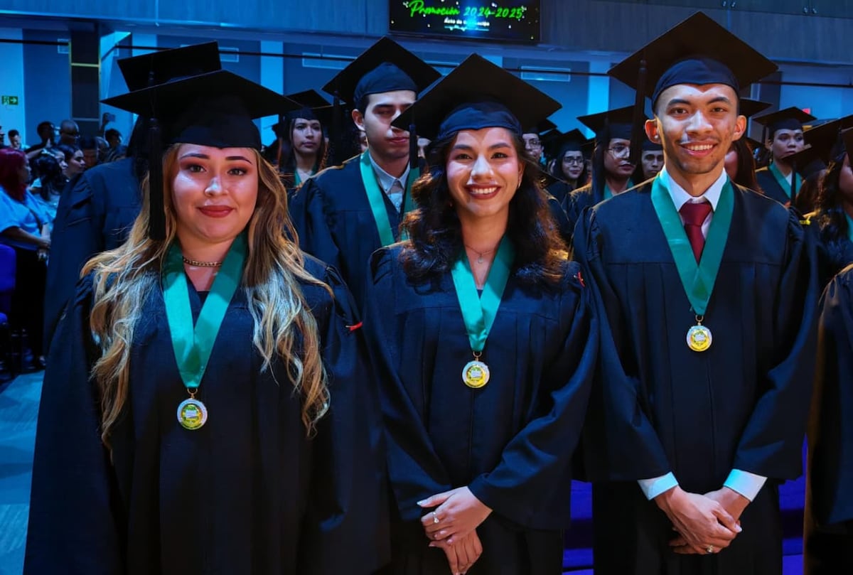 Con 90 años a cuestas, la ‘U’ celebra graduación con 116 nuevos guerreros del conocimiento