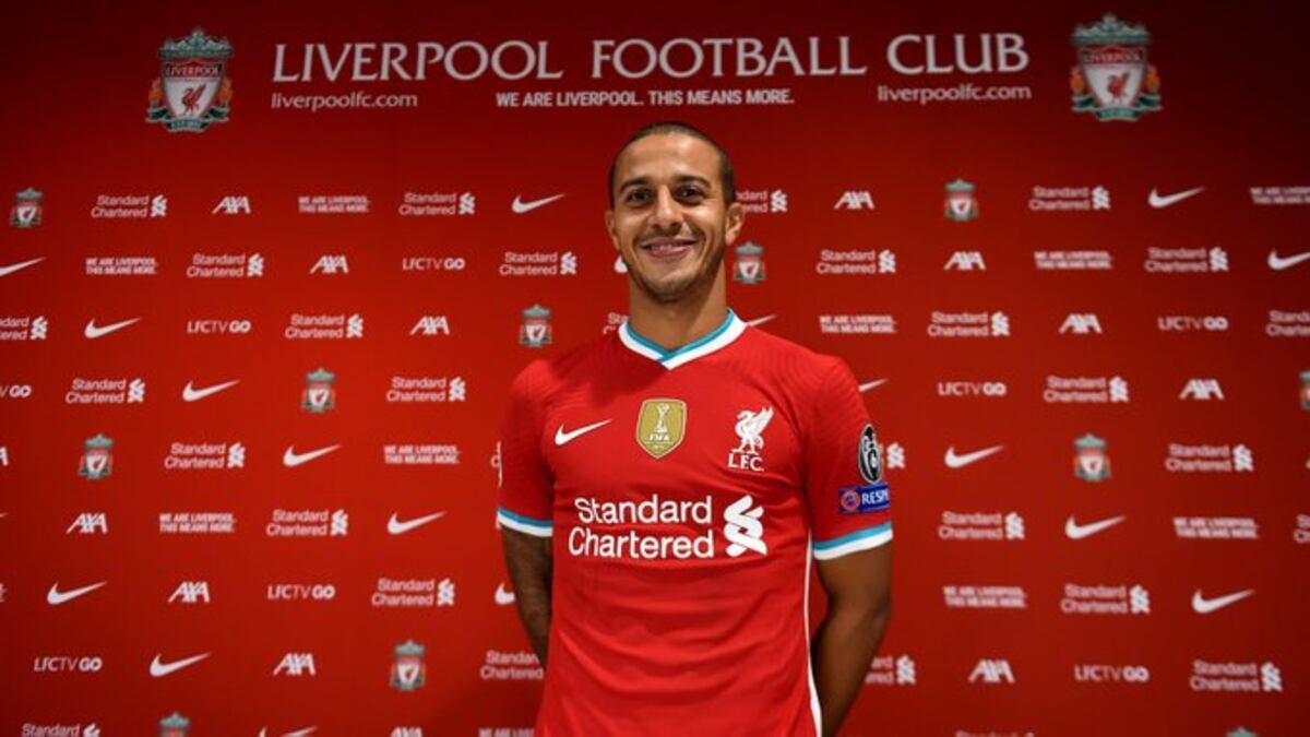 Liverpool presenta formalmente al mediocampista Thiago Alcántara