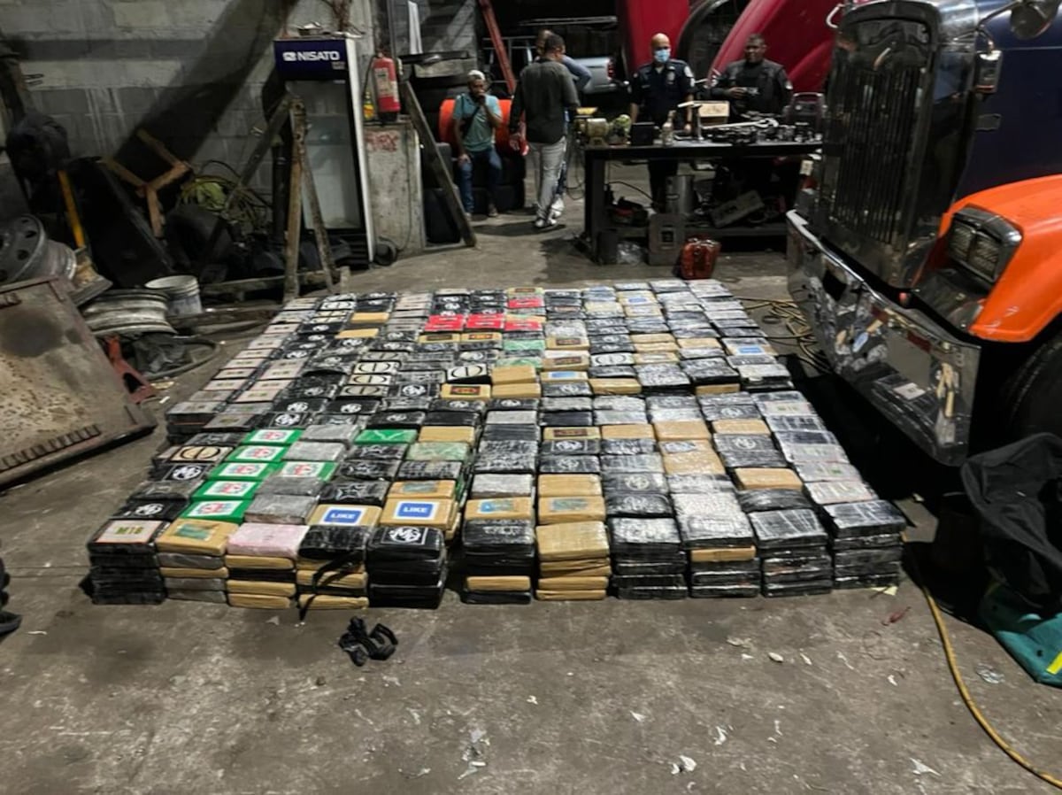 Imputan cargos y ordenan detención contra grupo que cayó con más de una tonelada de drogas