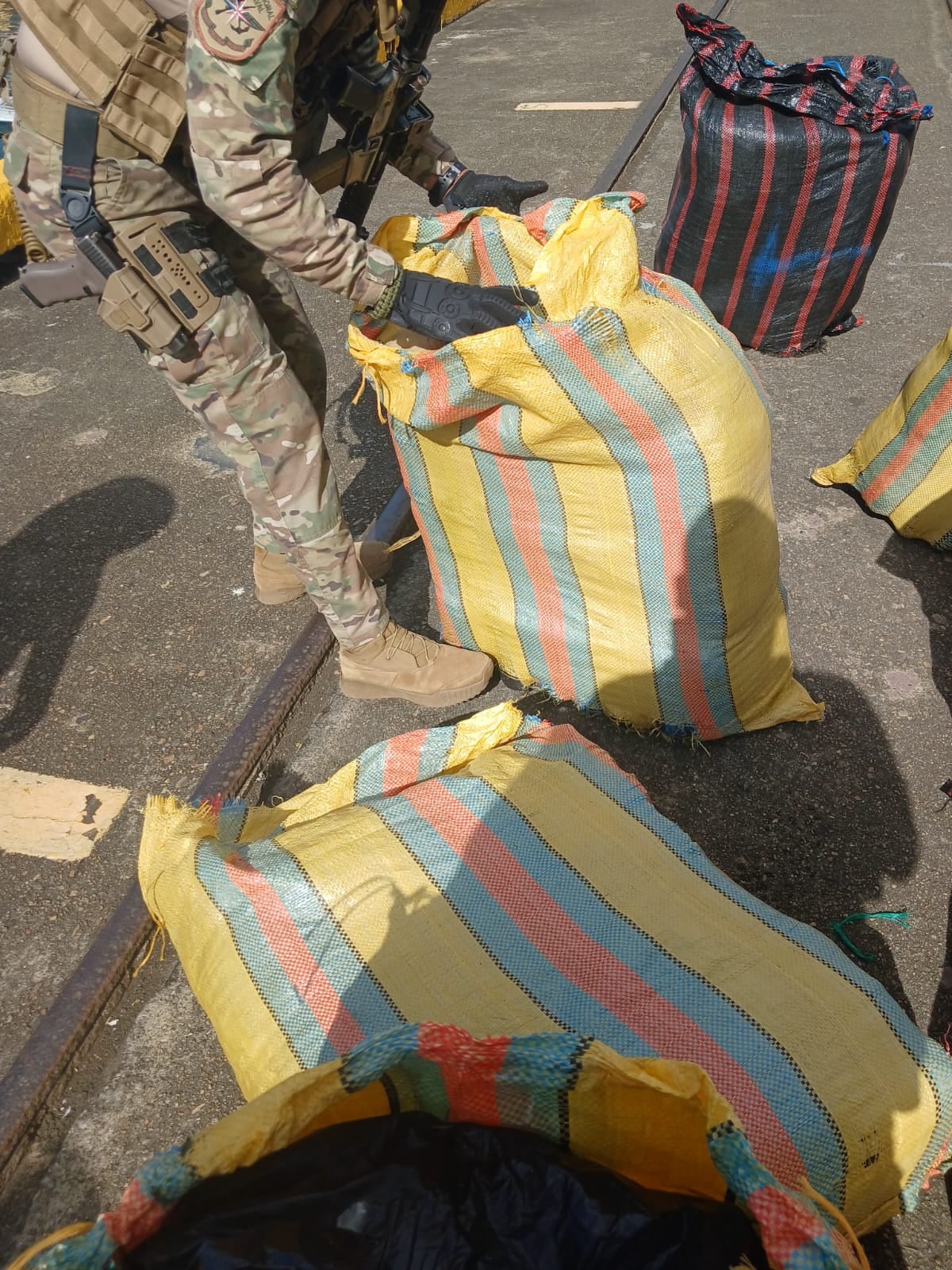 Tom y Jerry en los bultos: más de 900 paquetes caen en Archipiélago de Las Perlas 