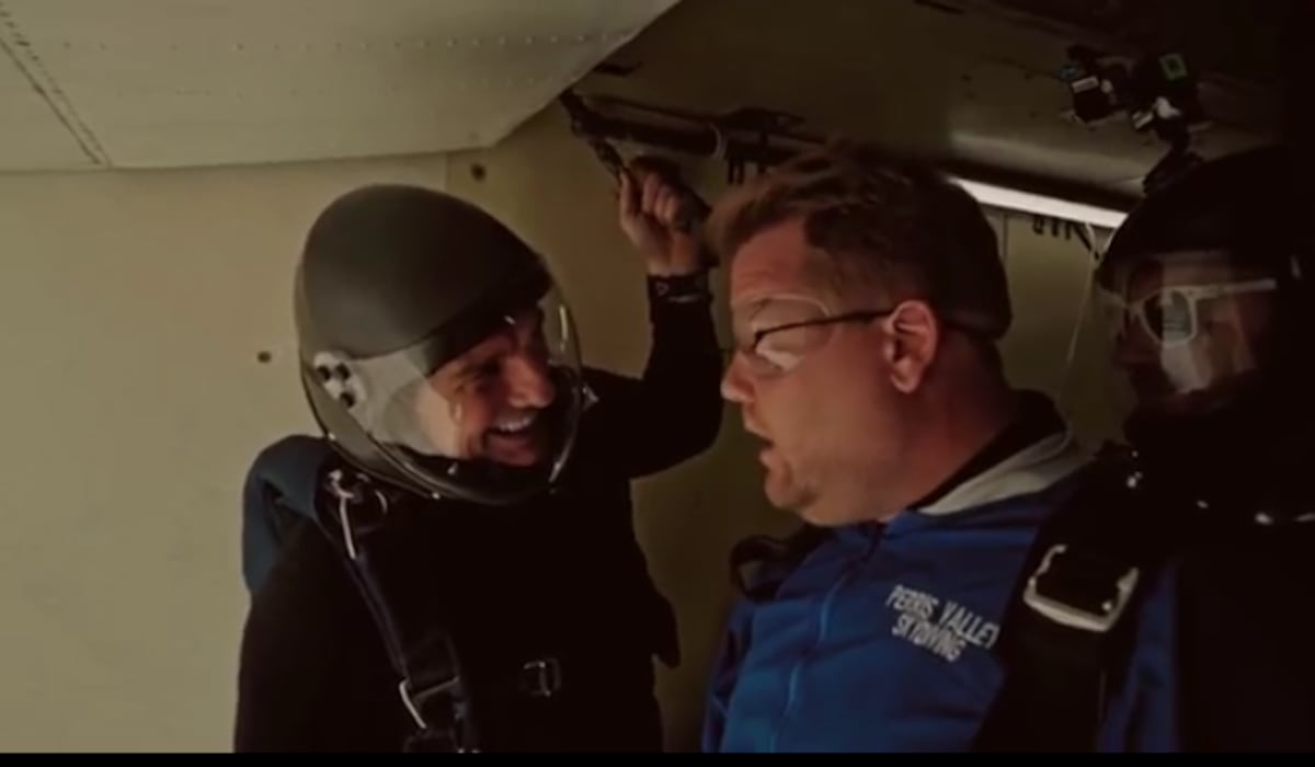 Tom Cruise pone a sufrir al comediante James Corden y lo lleva a la altura