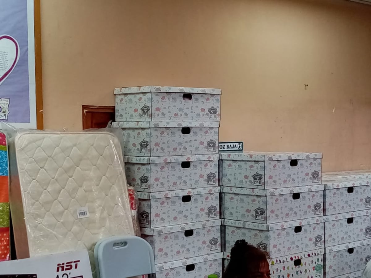 Redes explotan con las ‘cunas de cartón’ de la Primera Dama