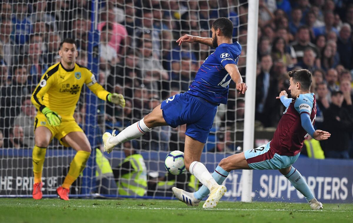 Chelsea iguala y se aleja de puestos de Champions