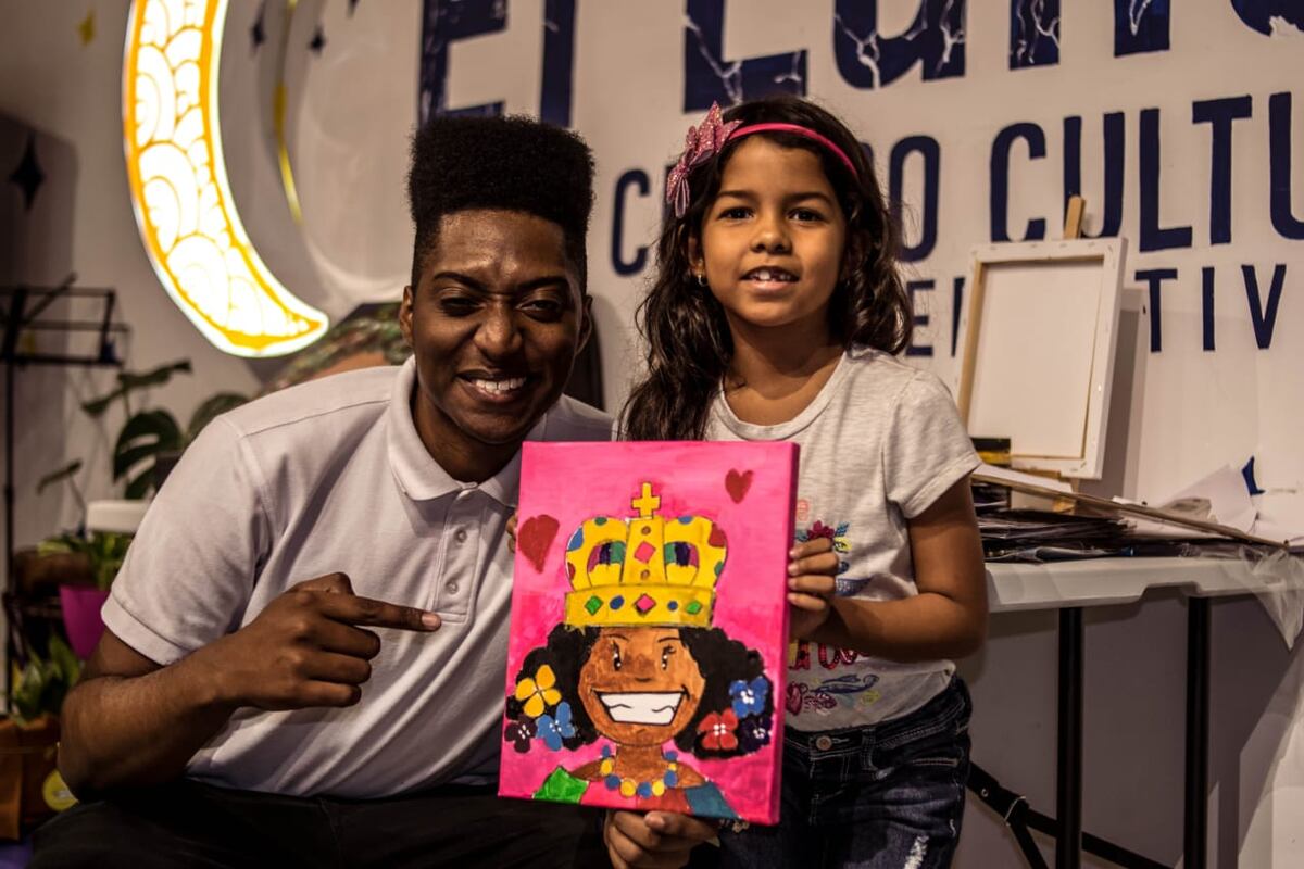 ¿Estas estresado? Diseñador panameño ofrece clases de pintura gratis