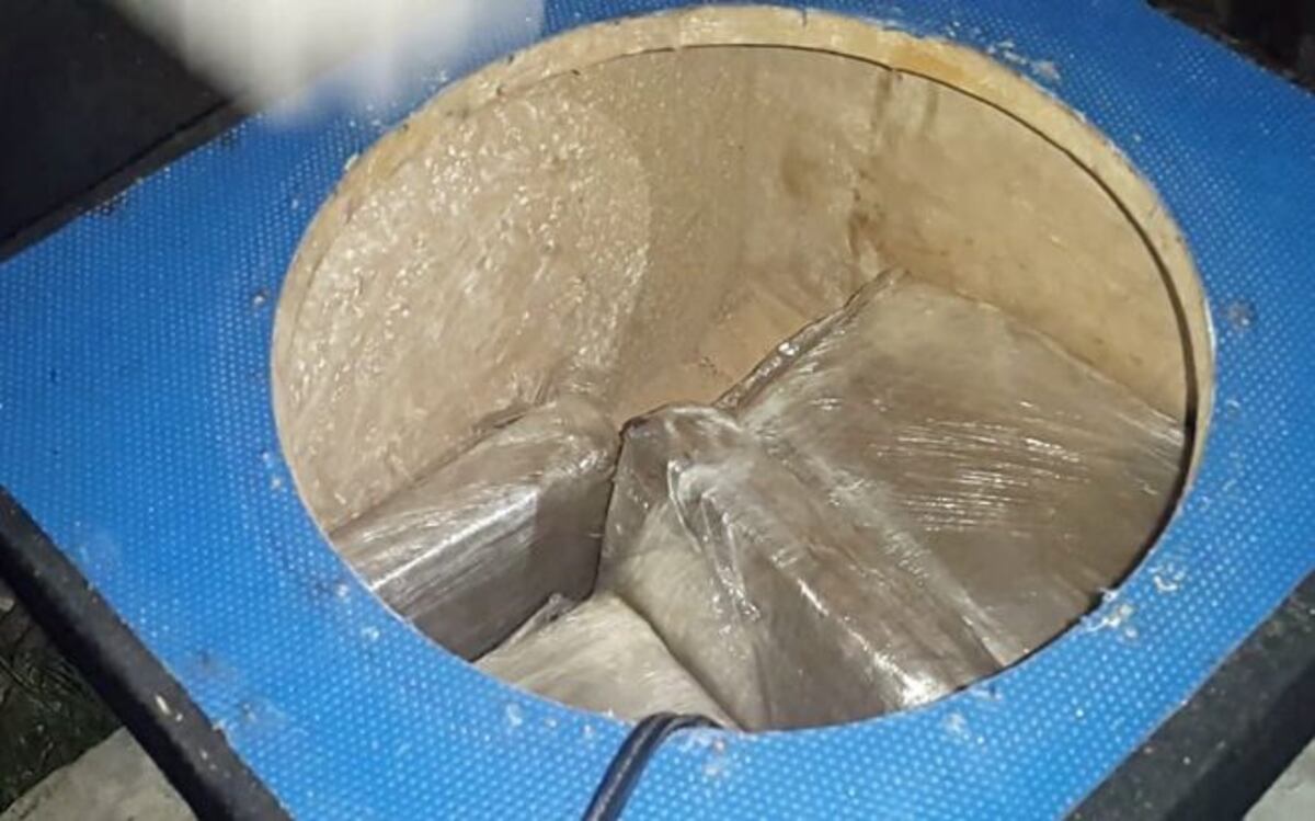 Hasta en las bocinas del vehículo encontraron supuestas sustancias ilícitas 