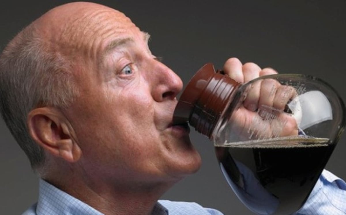 Da a luz a un niño negro y le echa la culpa al café que toma el marido