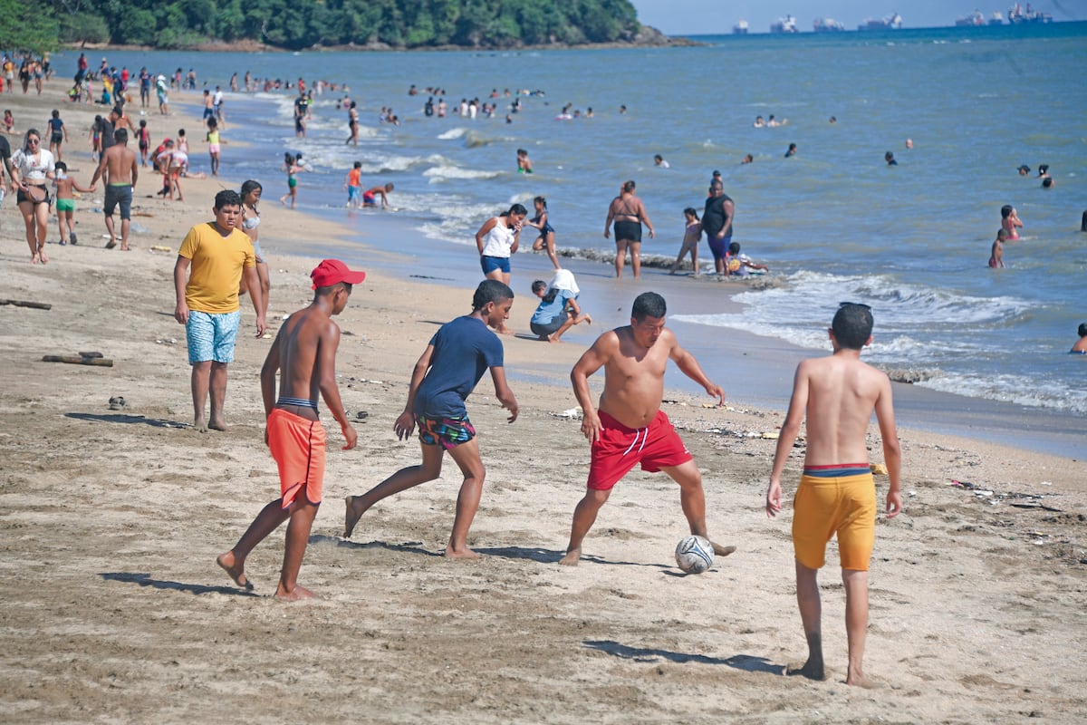 ¿Playazo? Regulan horarios de uso de playas en el Oeste