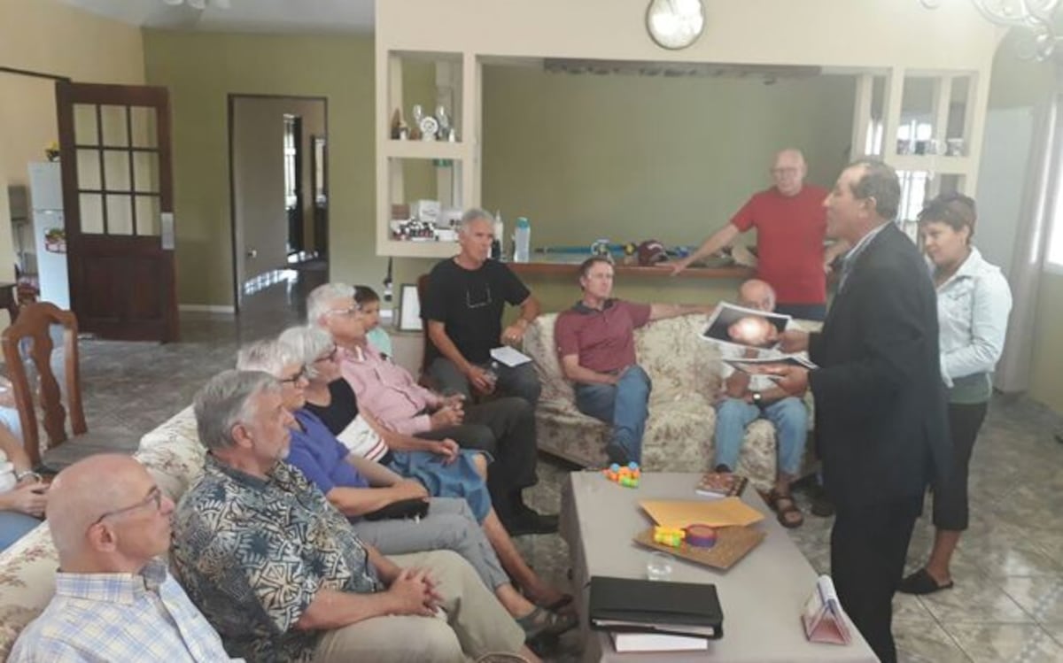 ¡DIOS! Gringos con cáncer buscan al naturista panameño Diomedes Ureña